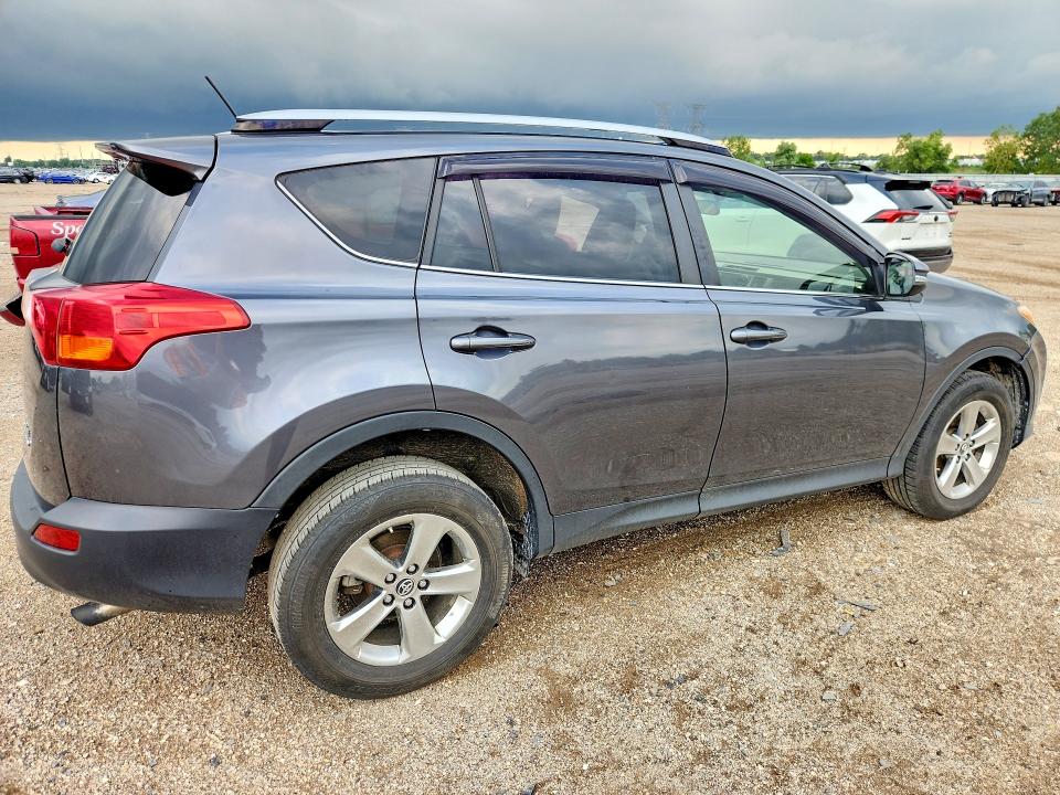 Photo 3 from auction – 2015 TOYOTA RAV4 with VIN JTMRFREV7FD135069