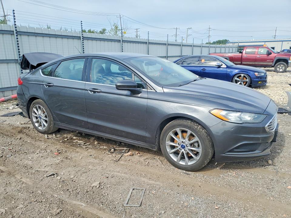 Photo 4 from auction – 2017 FORD FUSION with VIN 3FA6P0H75HR204544