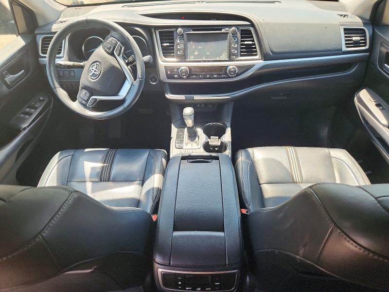 Photo 8 from auction – 2018 TOYOTA HIGHLANDER with VIN 5TDKZRFH4JS282643