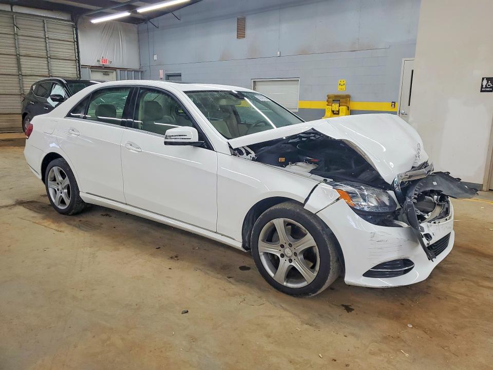 Photo 4 from auction – 2016 MERCEDES-BENZ E with VIN WDDHF5KB4GB213499