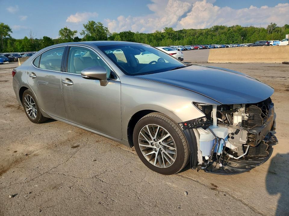 Zdjęcie 4 z aukcji – 2018 LEXUS ES z VIN 58ABK1GG9JU109440