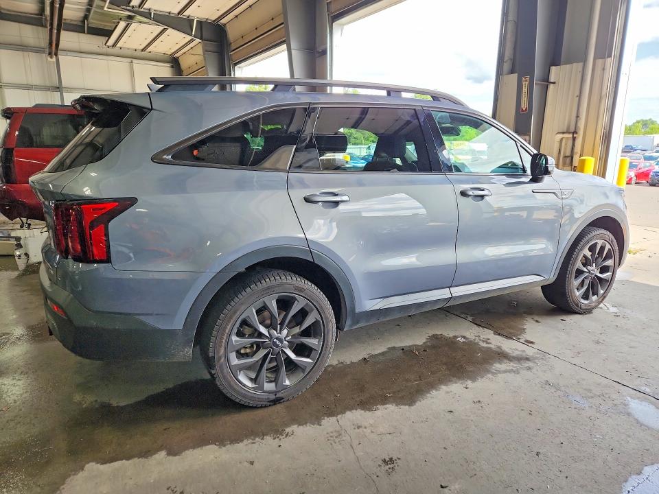 Photo 3 from auction – 2023 KIA SORENTO with VIN 5XYRHDLF0PG252925