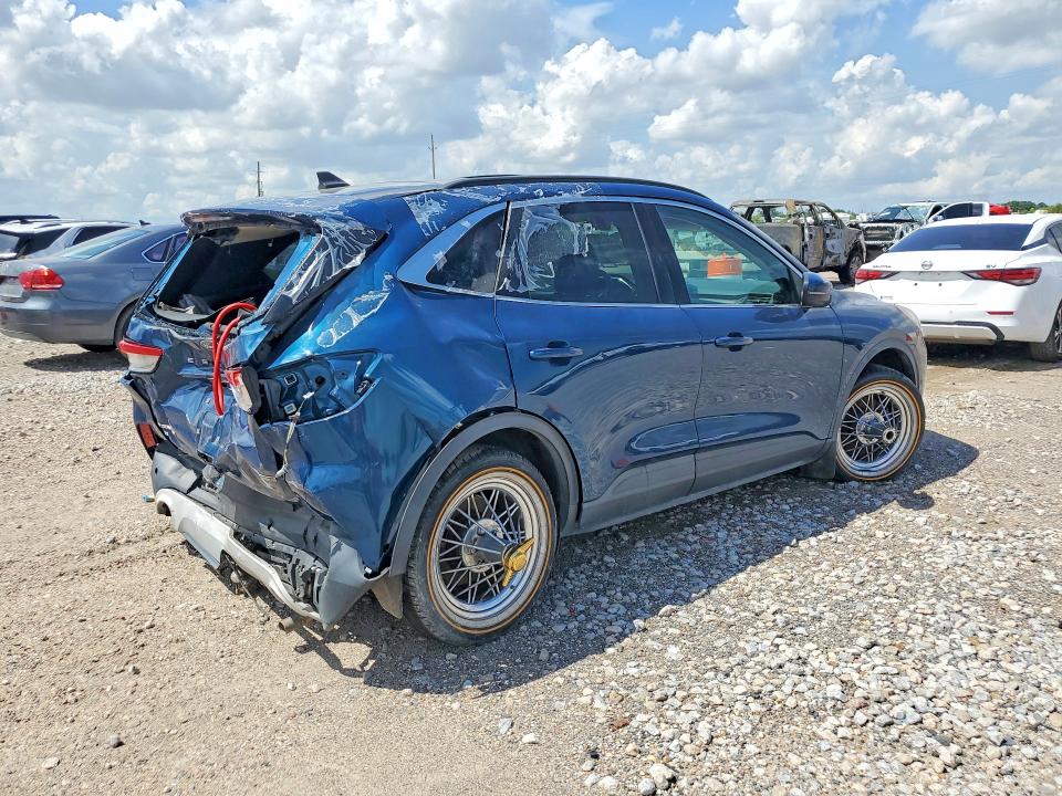 Photo 3 from auction – 2020 FORD ESCAPE with VIN 1FMCU9DZ9LUB33993