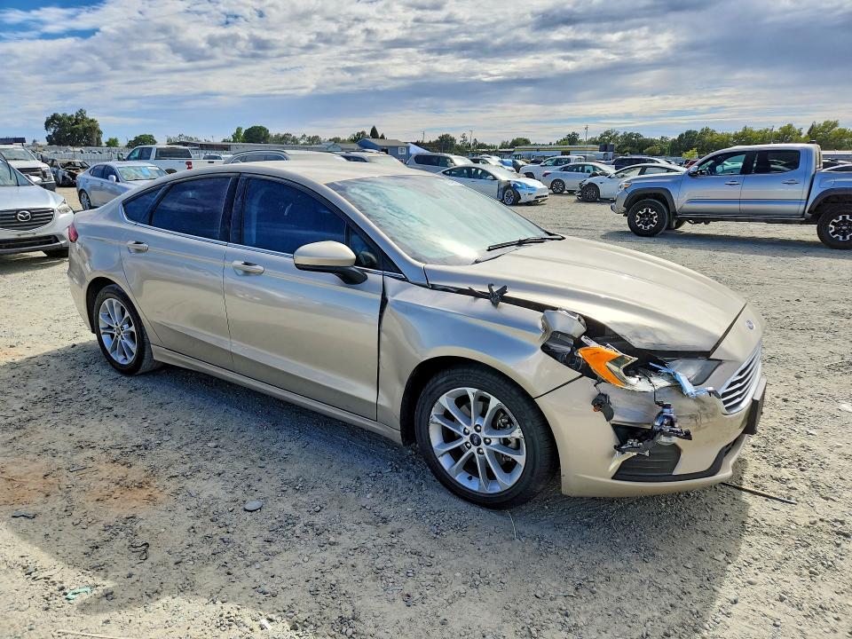 Photo 4 from auction – 2019 FORD FUSION with VIN 3FA6P0LU9KR142991