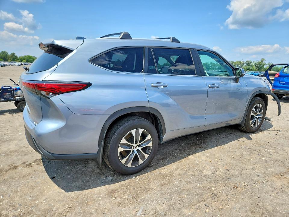 Фото 3 с аукциона – 2023 TOYOTA HIGHLANDER с VIN 5TDKDRAH4PS521350