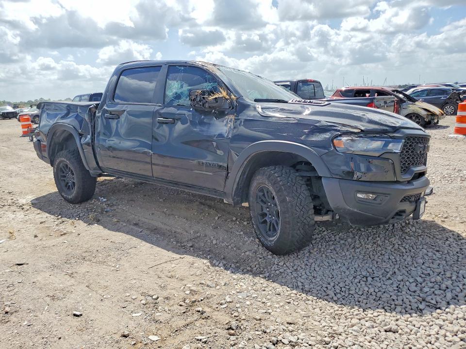 Снимка 4 от търг – 2025 RAM 1500 с VIN 1C6SRFLP5SN695244