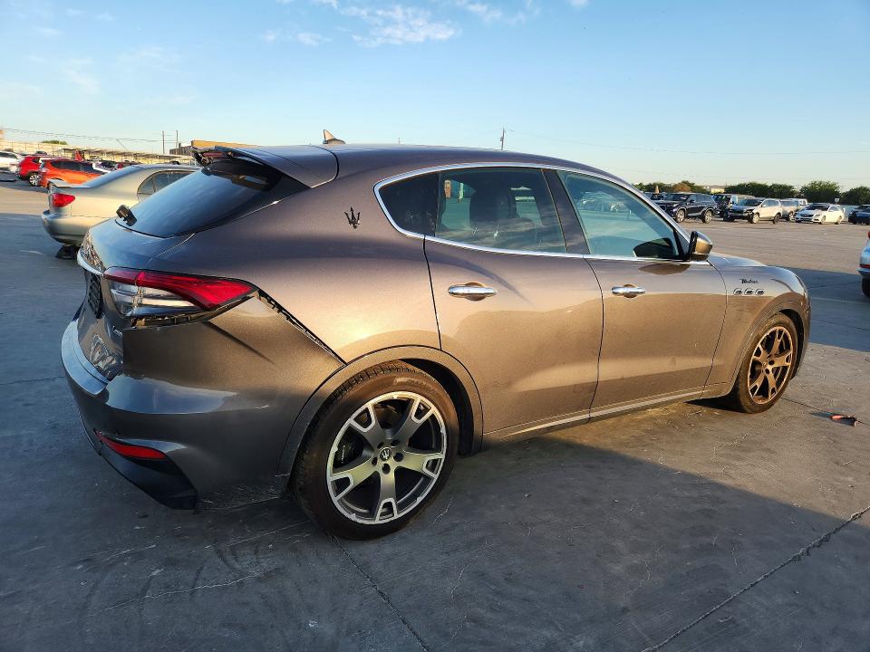 Photo 3 from auction – 2023 MASERATI LEVANTE with VIN ZN661YUM3PX418605