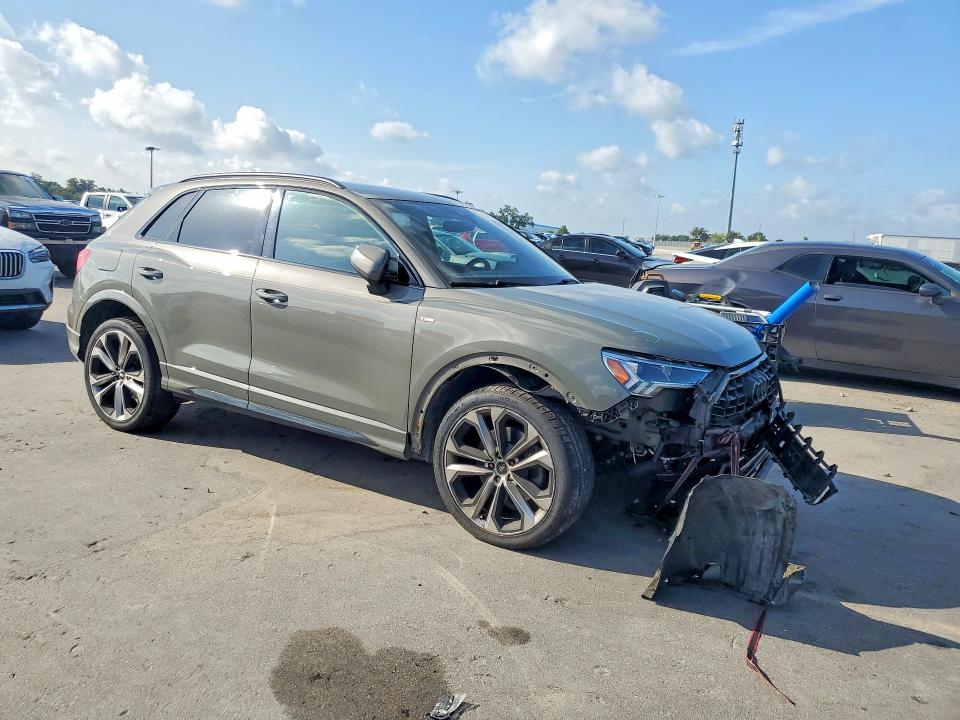 Снимка 4 от търг – 2021 AUDI Q3 с VIN WA1EECF36M1156550