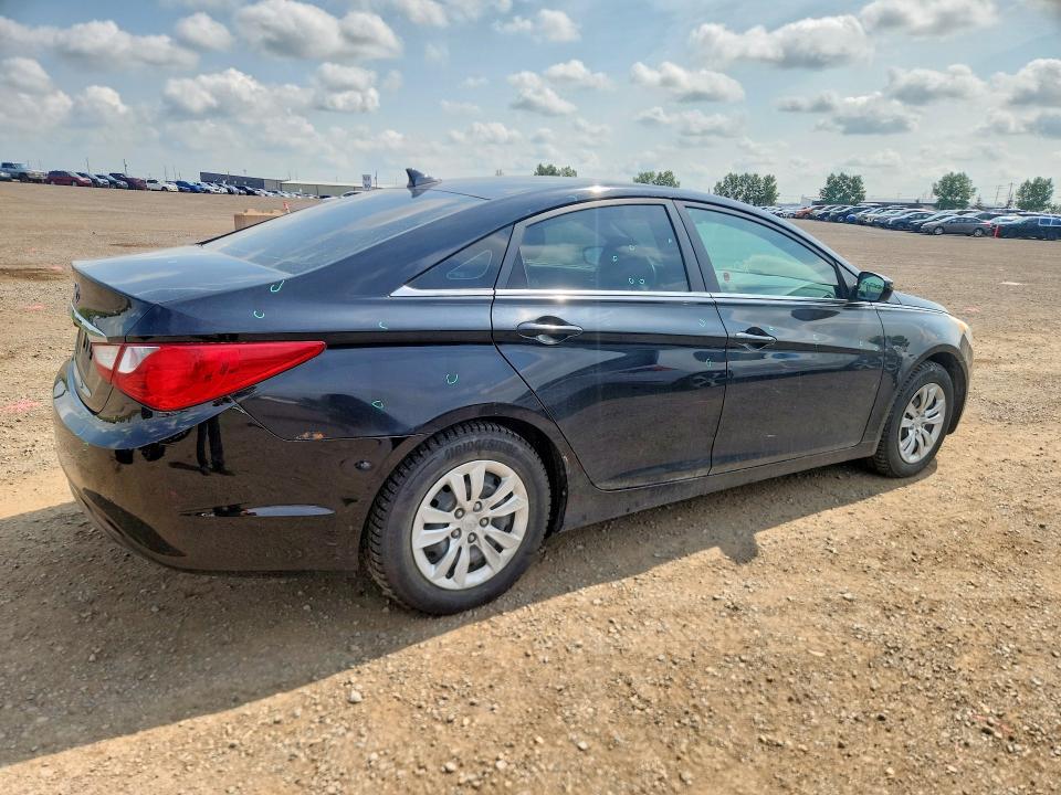 Photo 3 from auction – 2013 HYUNDAI SONATA with VIN 5NPEB4AC3DH665600