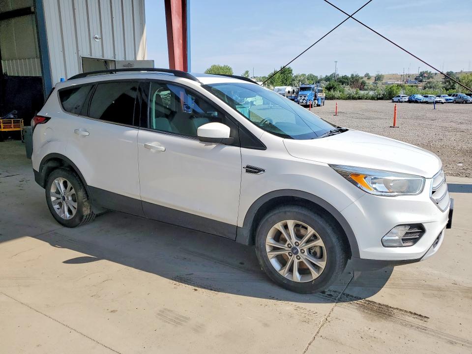 Photo 4 from auction – 2018 FORD ESCAPE with VIN 1FMCU9GD0JUA86835