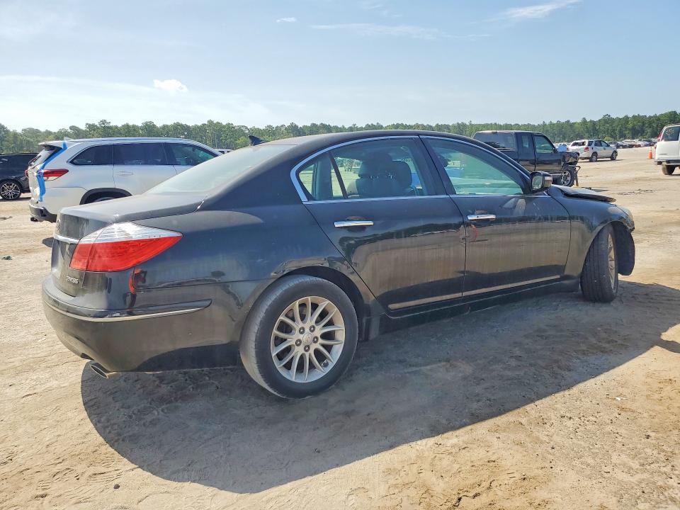 Photo 3 from auction – 2011 HYUNDAI GENESIS with VIN KMHGC4DE9BU137528