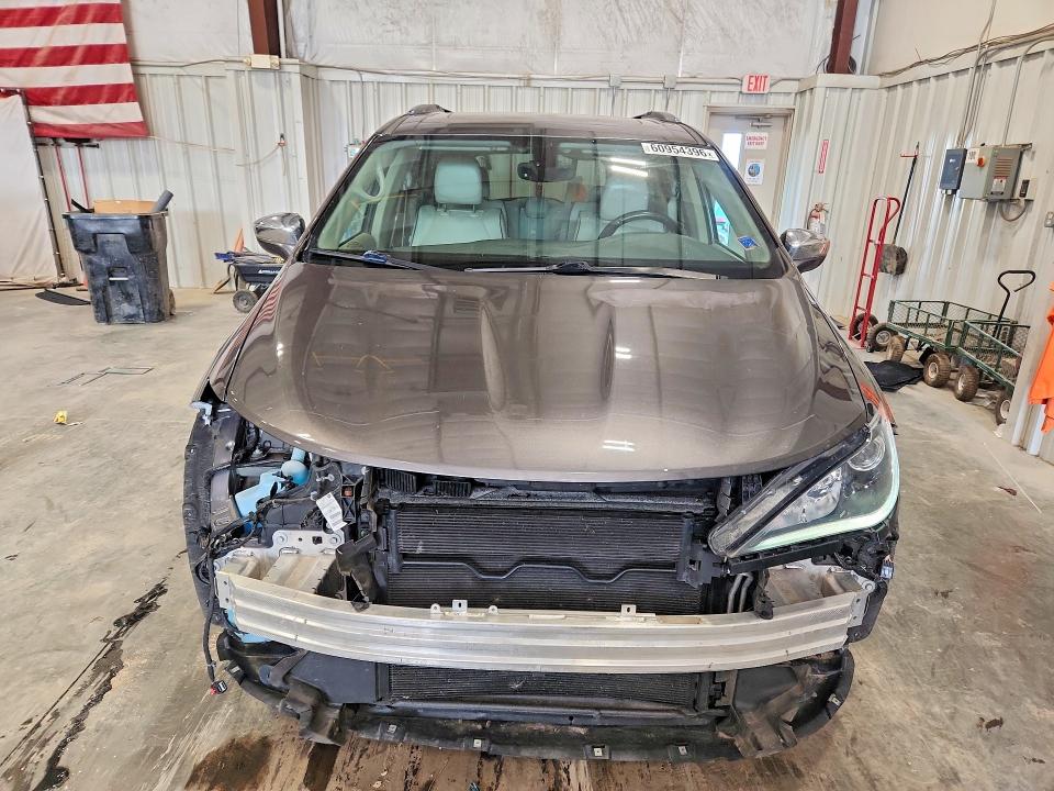Photo 5 from auction – 2017 CHRYSLER PACIFICA with VIN 2C4RC1GG5HR751877