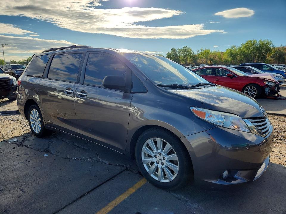 Photo 4 from auction – 2017 TOYOTA SIENNA with VIN 5TDDZ3DC7HS182897