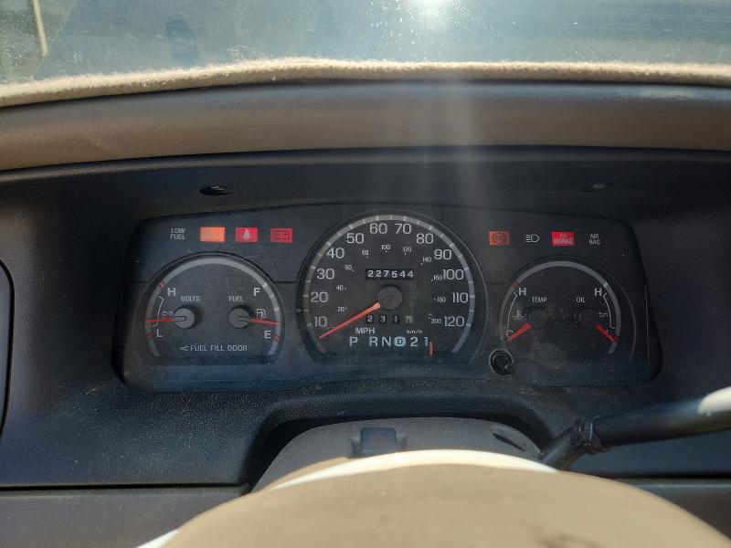 Photo 9 from auction – 2003 FORD CROWN VICTORIA with VIN 2FAHP71W93X198616