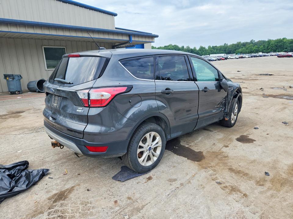 Photo 3 from auction – 2017 FORD ESCAPE with VIN 1FMCU9G91HUD37271