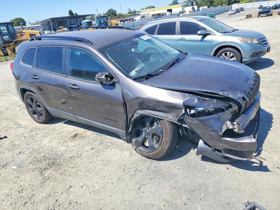 Photo 4 from auction – 2017 JEEP CHEROKEE with VIN 1C4PJLABXHW652890