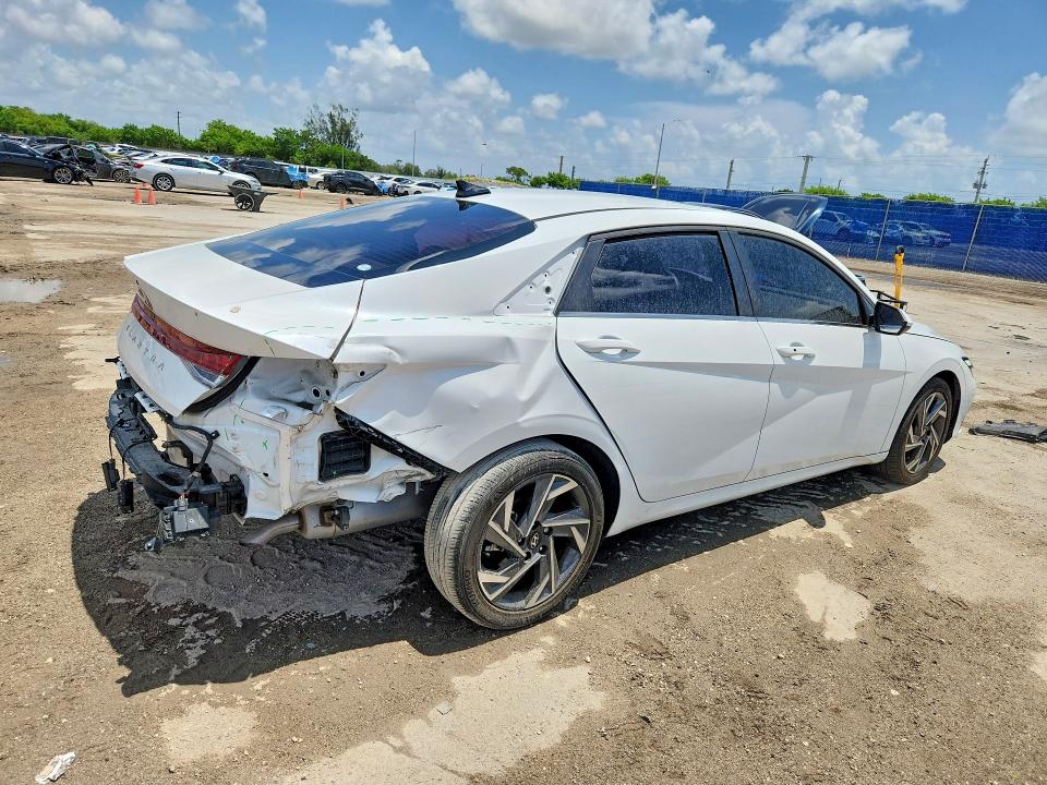 Снимка 3 от търг – 2025 HYUNDAI ELANTRA с VIN KMHLS4DG8SU853601