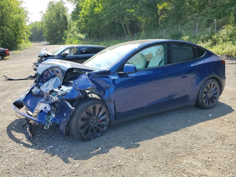 TESLA MODEL Y 2024 with VIN 7SAYGDEF3RA265190 - Photo from auction