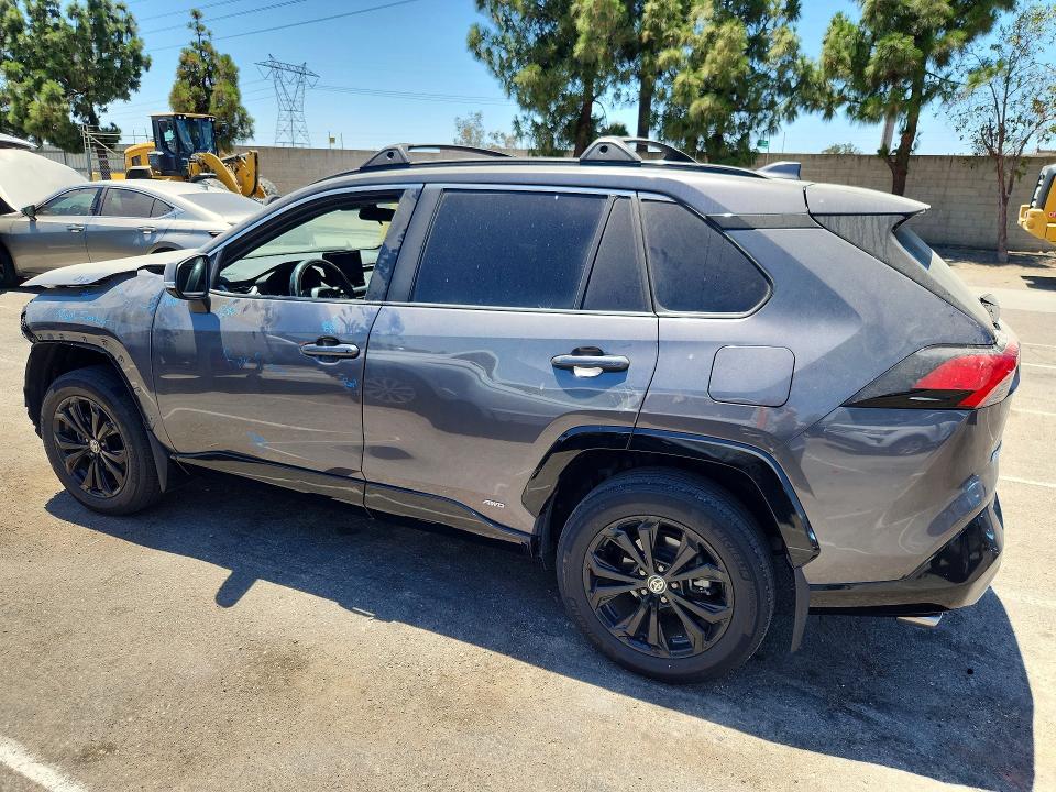 Photo 2 from auction – 2022 TOYOTA RAV4 with VIN 4T3T6RFV6NU067501
