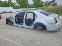 Фото 2 с аукциона – 2023 CHRYSLER 300 с VIN 2C3CCABG8PH585294