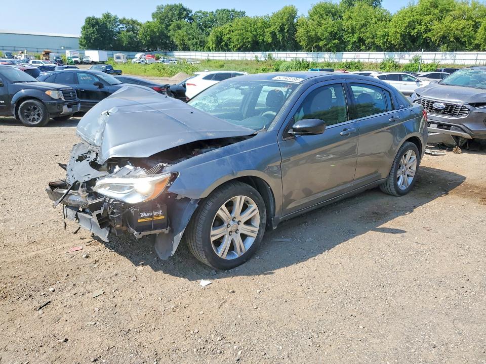 CHRYSLER 200 2013 with VIN 1C3CCBAB2DN640661 - Photo from auction