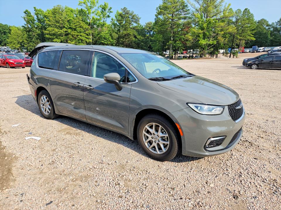Photo 4 from auction – 2023 CHRYSLER PACIFICA with VIN 2C4RC1BG4PR586216