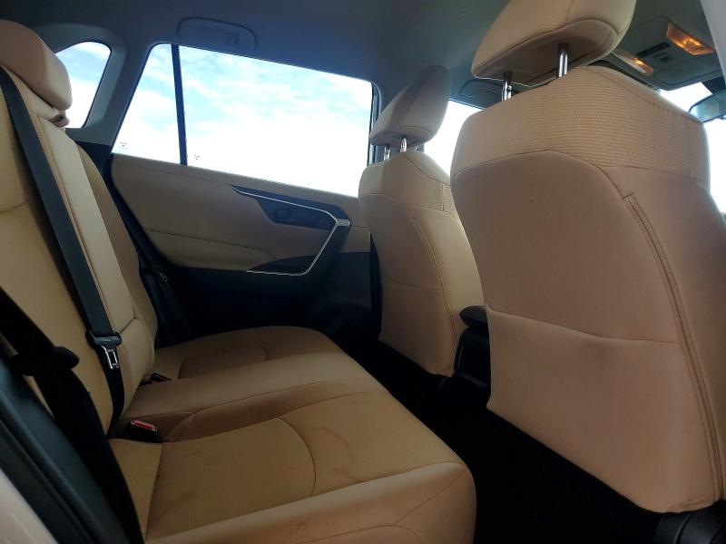 Photo 10 from auction – 2021 TOYOTA RAV4 with VIN 2T3H1RFV4MC121639