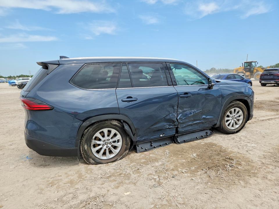 Photo 3 from auction – 2026 TOYOTA GRAND HIGHLANDER with VIN 5TDAAAA54TS043761