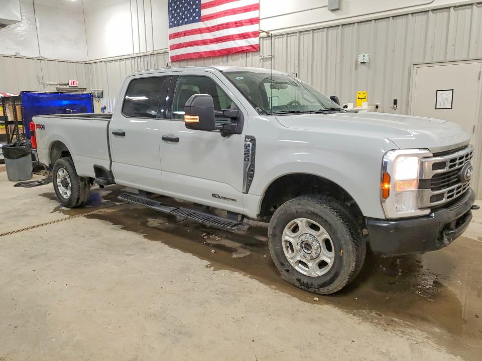 Photo 4 from auction – 2025 FORD F350 with VIN 1FT8W3BT5SEC10299