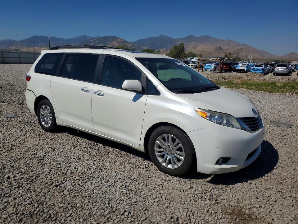 Photo 4 from auction – 2017 TOYOTA SIENNA with VIN 5TDYZ3DC2HS889388