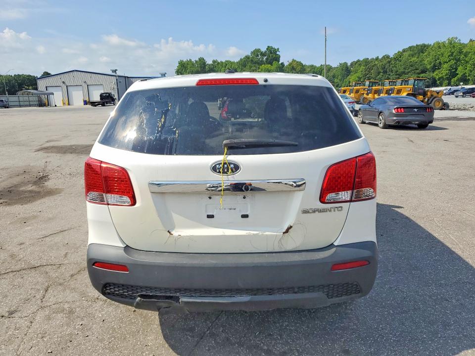 Photo 6 from auction – 2011 KIA SORENTO with VIN 5XYKT3A11BG035362