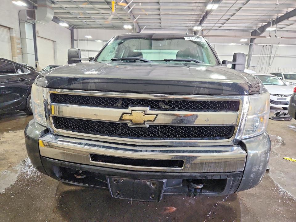 Photo 5 from auction – 2011 CHEVROLET SILVERADO with VIN 1GCRKRE04BZ359073