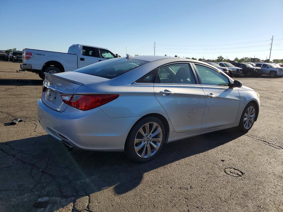Фото 3 с аукциона – 2013 HYUNDAI SONATA с VIN 5NPEC4AC8DH590020