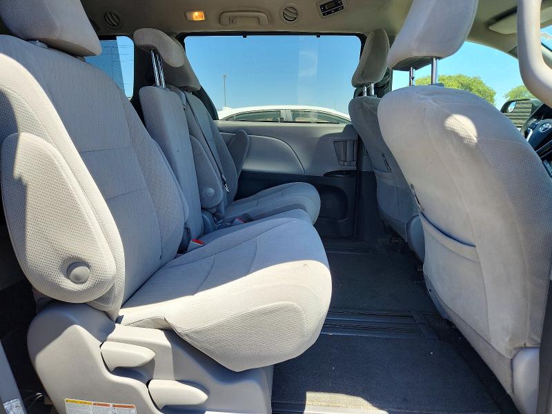 Photo 11 from auction – 2018 TOYOTA SIENNA with VIN 5TDKZ3DC9JS928103