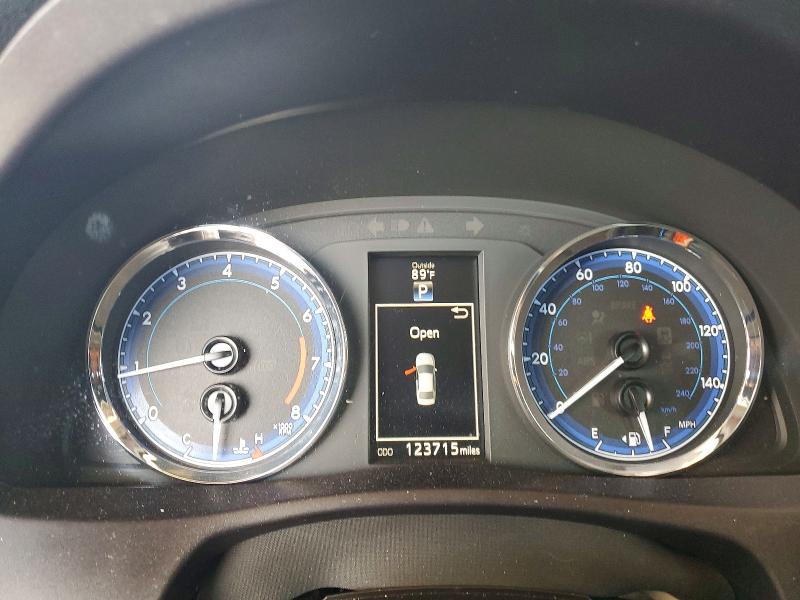 Снимка 9 от търг – 2018 TOYOTA COROLLA с VIN 5YFBURHE2JP816622
