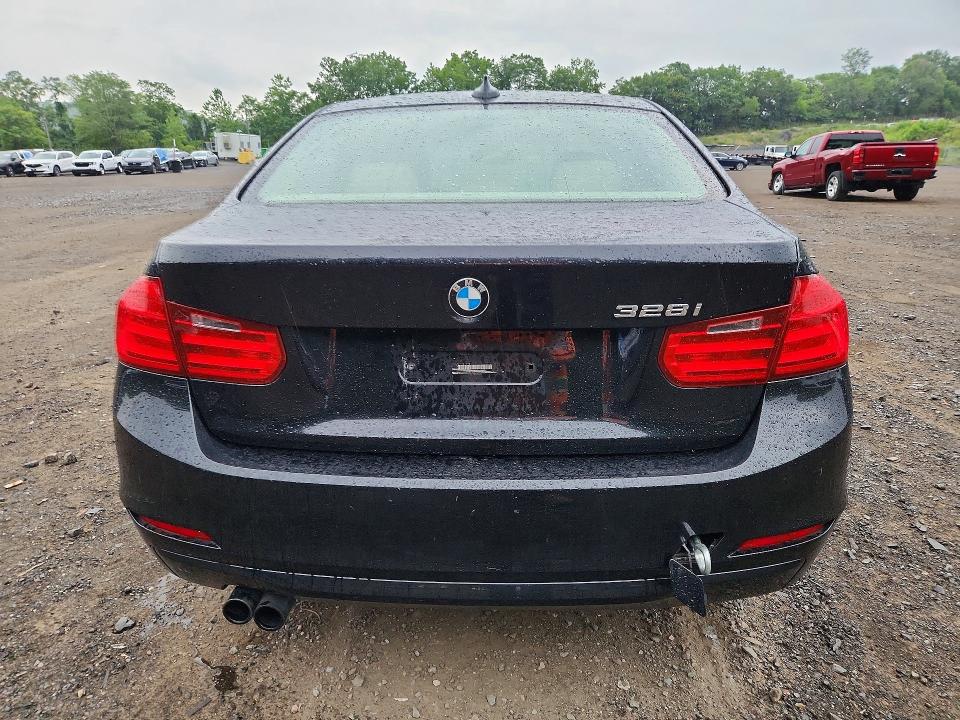 Photo 6 from auction – 2012 BMW 328 with VIN WBA3A5C56CF258942