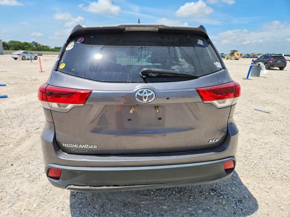 Photo 6 from auction – 2018 TOYOTA HIGHLANDER with VIN 5TDKZRFHXJS549736