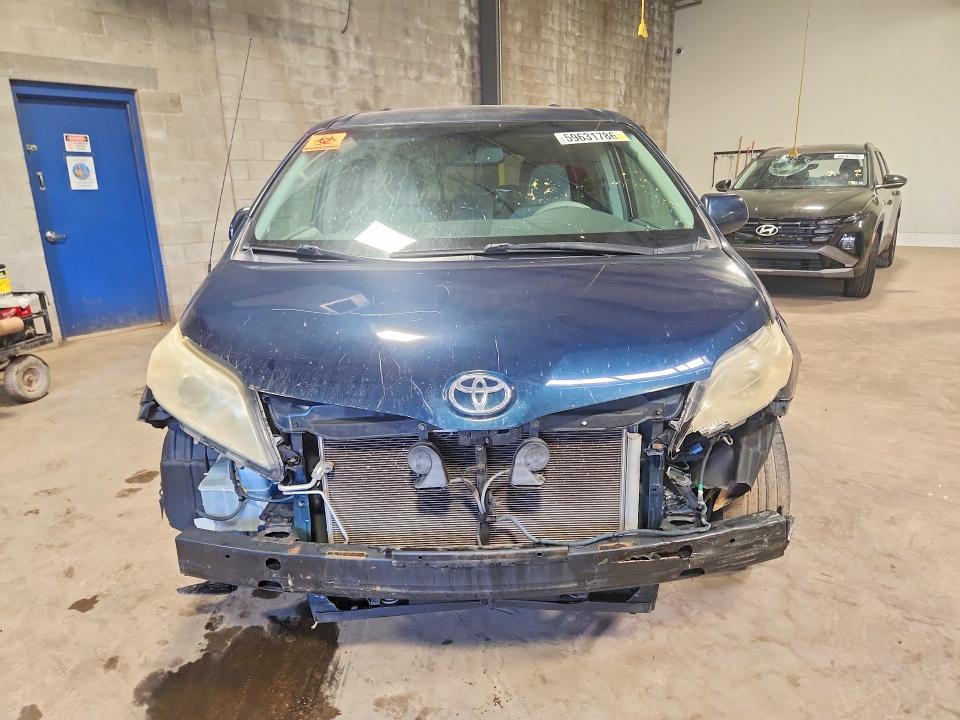 Photo 5 from auction – 2011 TOYOTA SIENNA with VIN 5TDKK3DC7BS068840