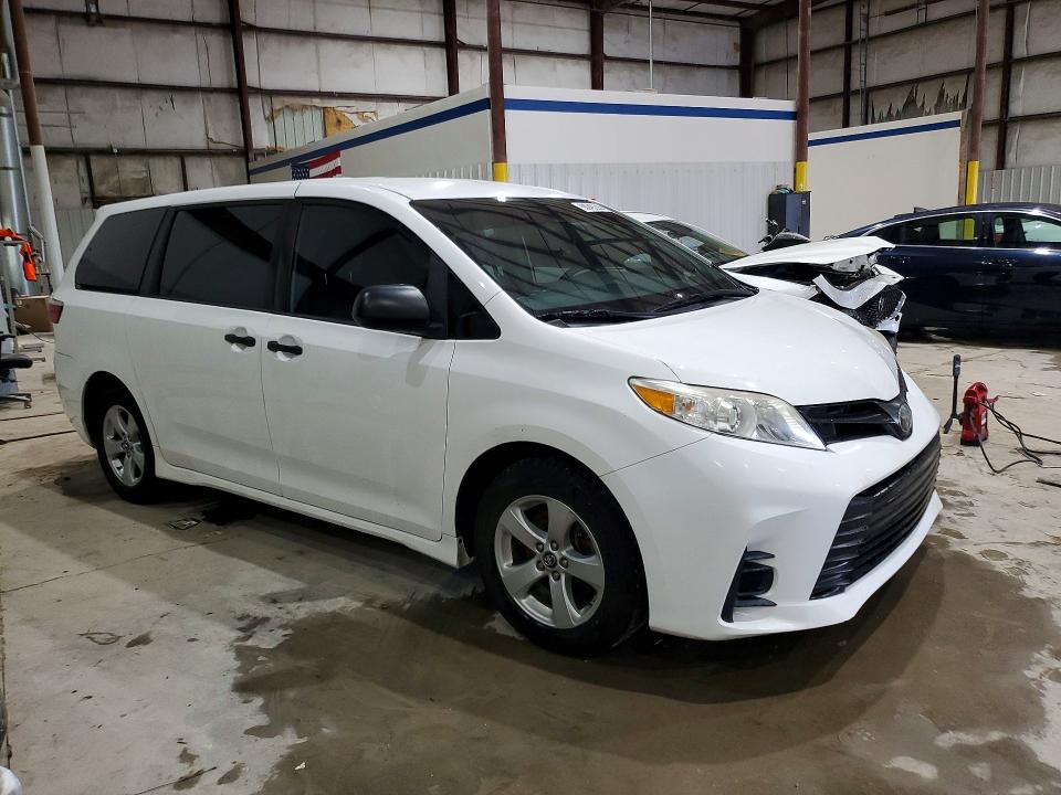 Photo 4 from auction – 2019 TOYOTA SIENNA with VIN 5TDZZ3DC4KS988547