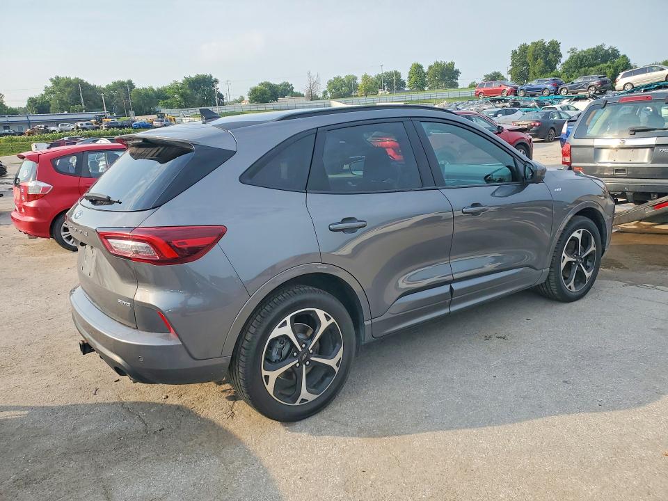 Photo 3 from auction – 2023 FORD ESCAPE with VIN 1FMCU9NA9PUA91615
