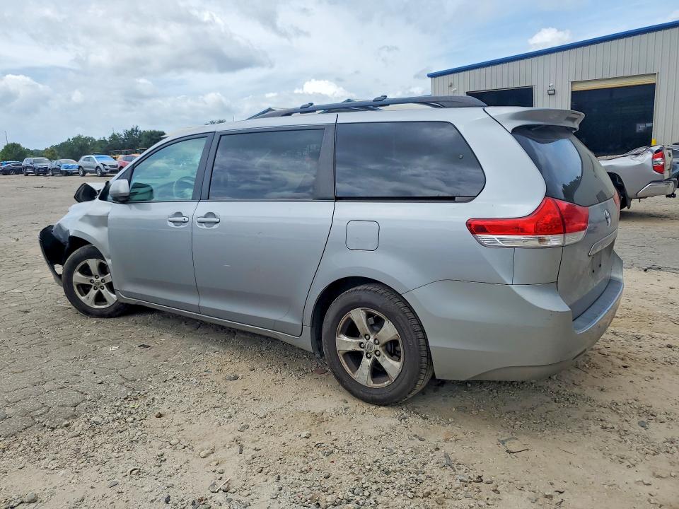 Photo 2 from auction – 2011 TOYOTA SIENNA with VIN 5TDKK3DCXBS104987