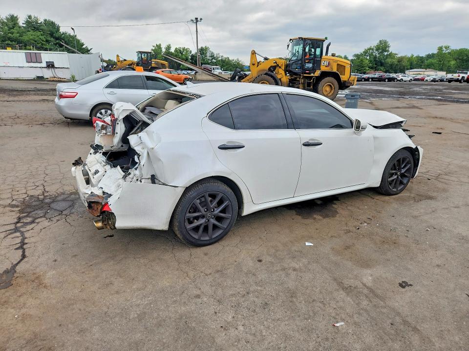 Photo 3 from auction – 2011 LEXUS IS with VIN JTHCF5C22B5051817