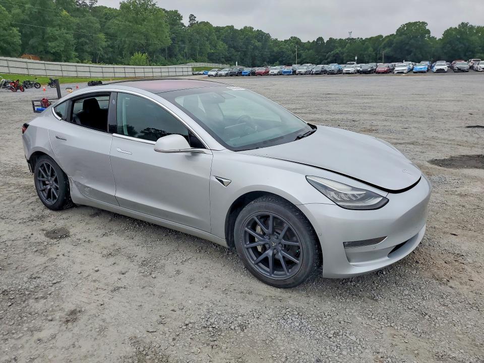 Photo 4 from auction – 2018 TESLA MODEL 3 with VIN 5YJ3E1EA0JF030639