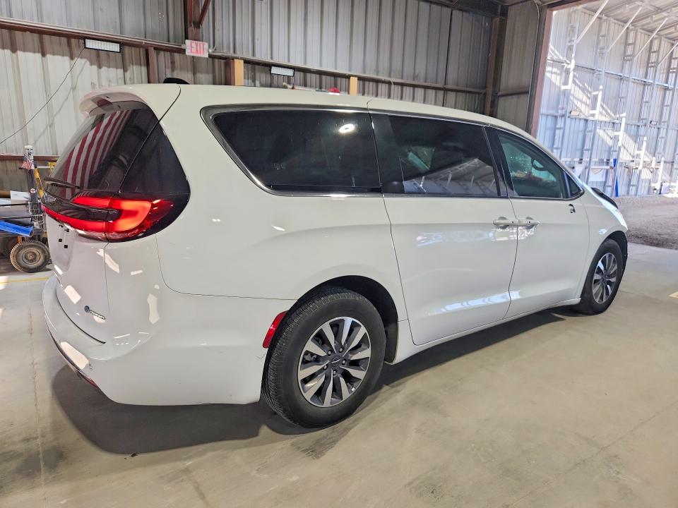 Photo 3 from auction – 2024 CHRYSLER PACIFICA with VIN 2C4RC1S78RR158149