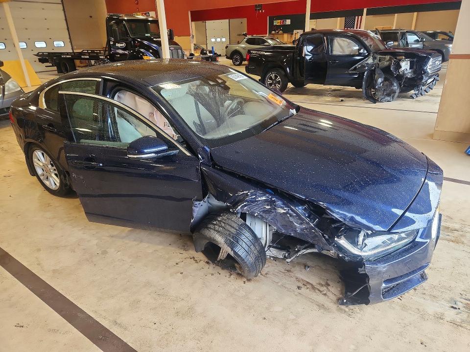 Photo 4 from auction – 2017 JAGUAR XE with VIN SAJAJ4BN9HCP11323
