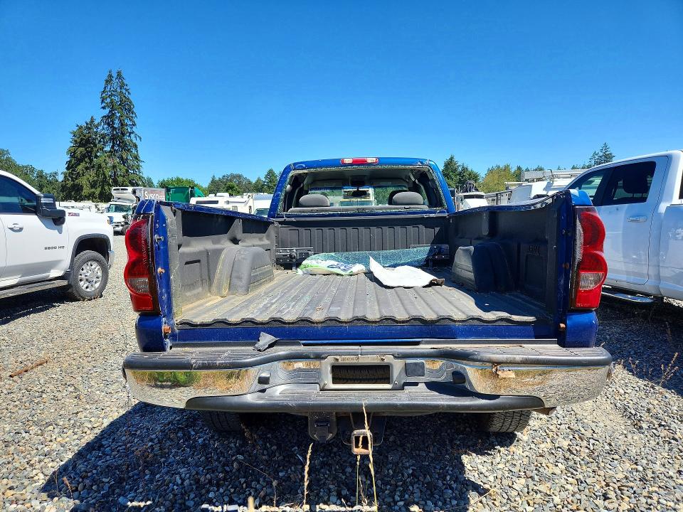 Photo 6 from auction – 2004 CHEVROLET SILVERADO with VIN 1GCHK29UX4E198349