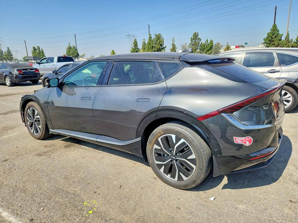 Photo 2 from auction – 2023 KIA EV6 with VIN KNDC34LA2P5604078