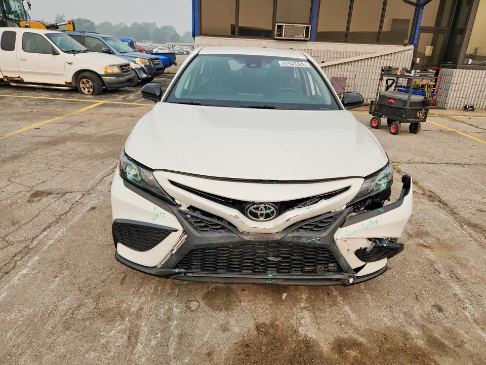 Photo 5 from auction – 2021 TOYOTA CAMRY with VIN 4T1G11AK2MU451653