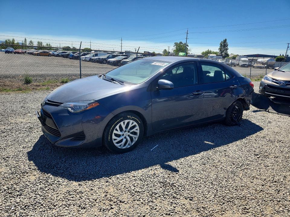 TOYOTA COROLLA 2018 con VIN 5YFBURHE9JP749677 - Foto de la subasta