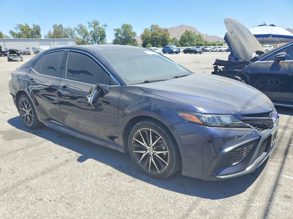 Photo 4 from auction – 2022 TOYOTA CAMRY with VIN 4T1G11AK2NU630020